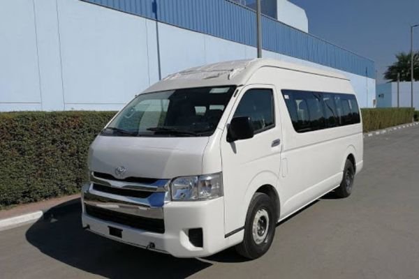 Maxi Taxi Melbourne Airport.jpg